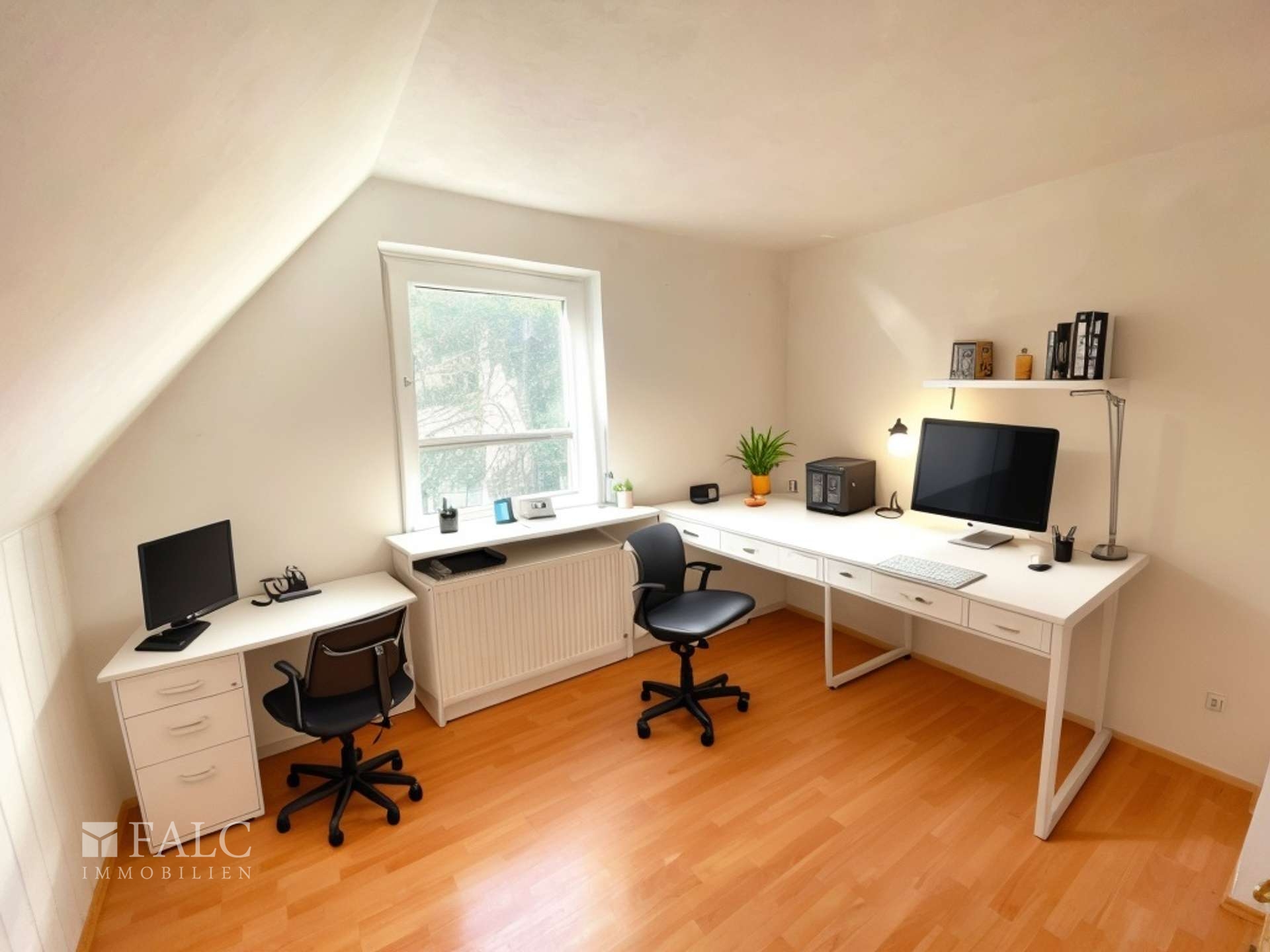 Buro OG rechts KI